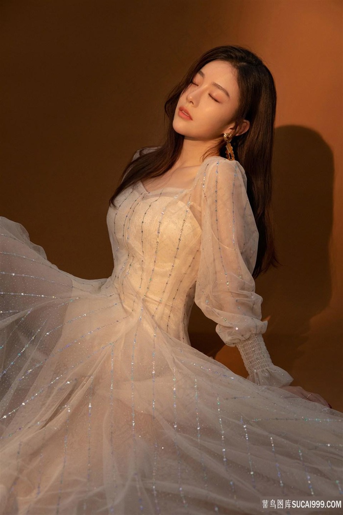 卡蜜拉露出屁股