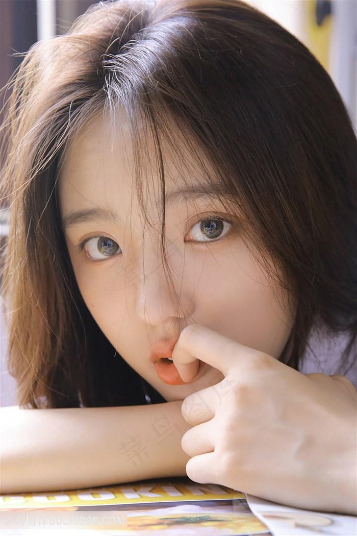 美国美女沙中埋脚被挠视频